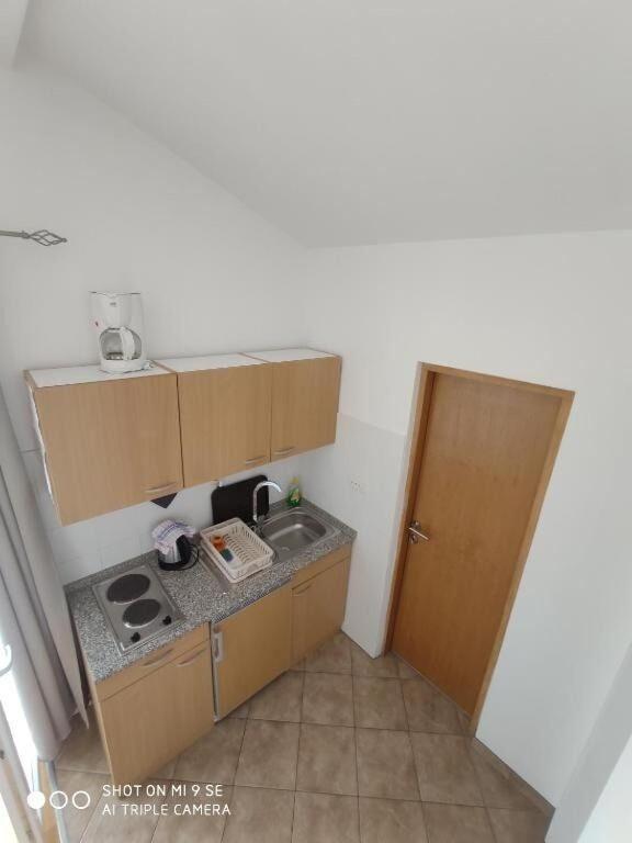 Apartments Antonija - Fitness Vinišće Eksteriør bilde