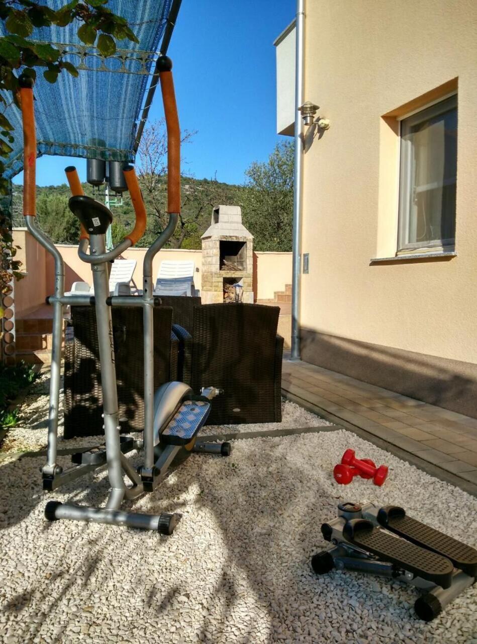 Apartments Antonija - Fitness Vinišće Eksteriør bilde