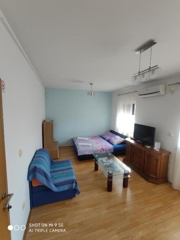 Apartments Antonija - Fitness Vinišće Eksteriør bilde
